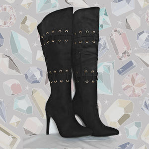 Calliah boots in black.